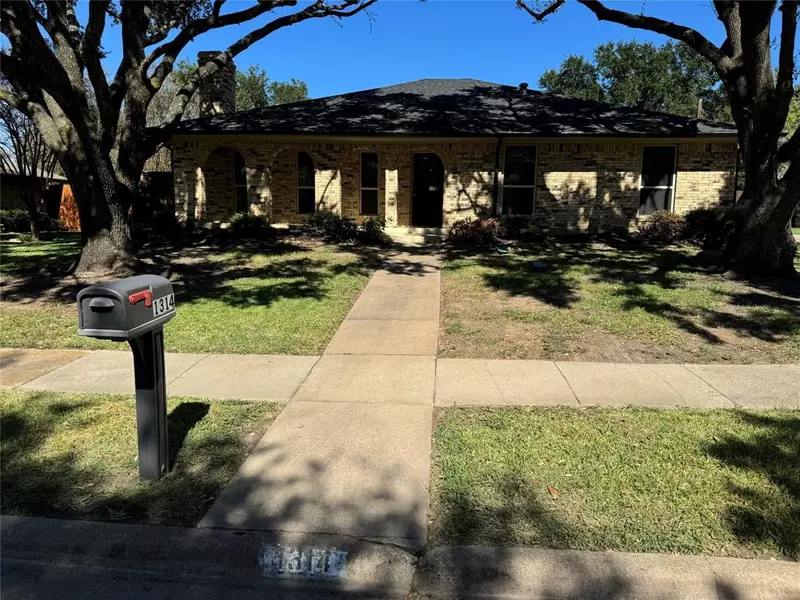 1314 Mount Vernon Street, Ennis, TX 75119