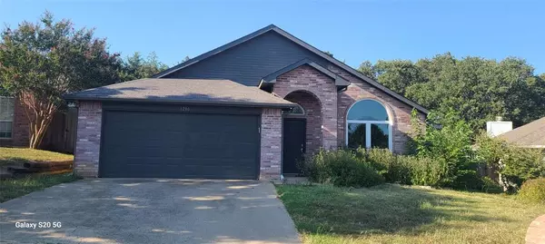 1210 Hidden Oaks Drive, Mansfield, TX 76063