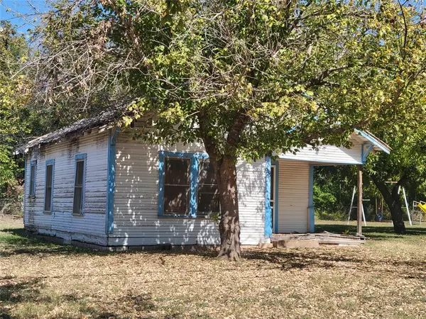 Graham, TX 76450,401,403,407 South Street