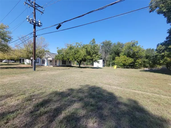 Graham, TX 76450,401,403,407 South Street