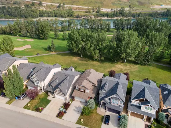 Calgary, AB T3B 6A3,66 Valley Woods LNDG NW