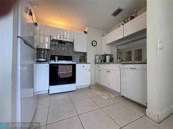 Coral Springs, FL 33071,9607 NW 4th St  #2A