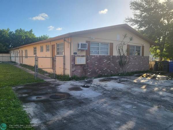 2440 Hayes St, Hollywood, FL 33020