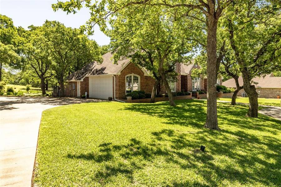 215 Hart Court, Runaway Bay, TX 76426