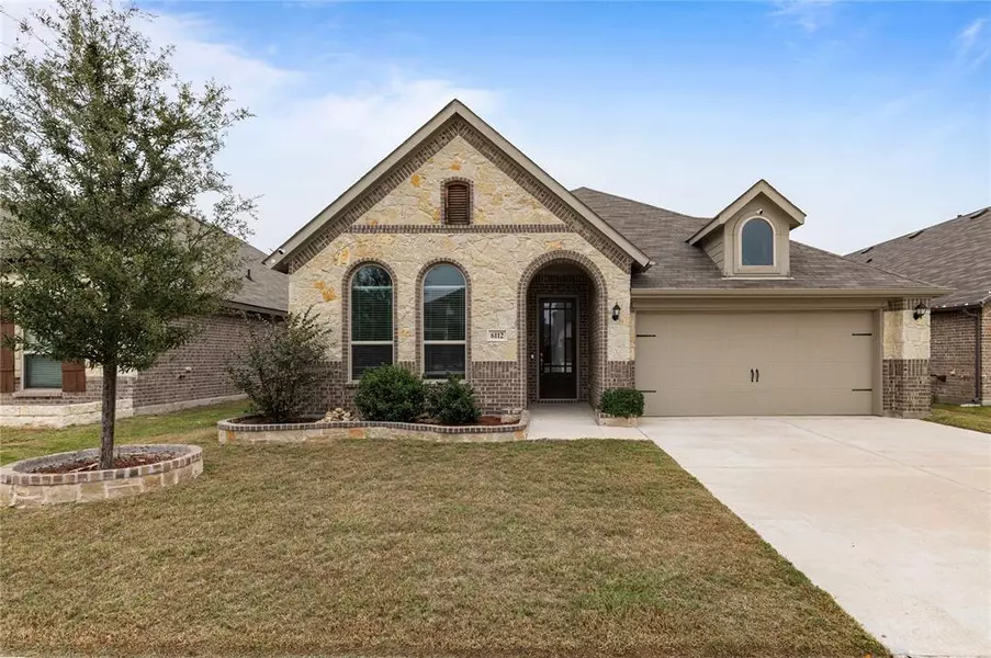 6112 Cobbetts Pond Lane, Fort Worth, TX 76179