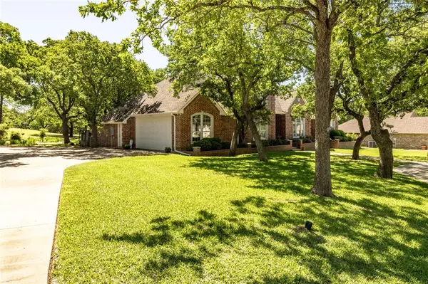 215 Hart Court,  Runaway Bay,  TX 76426