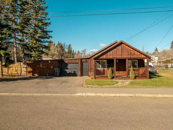 1114 John AVE, Pincher Creek, AB T0K1W0