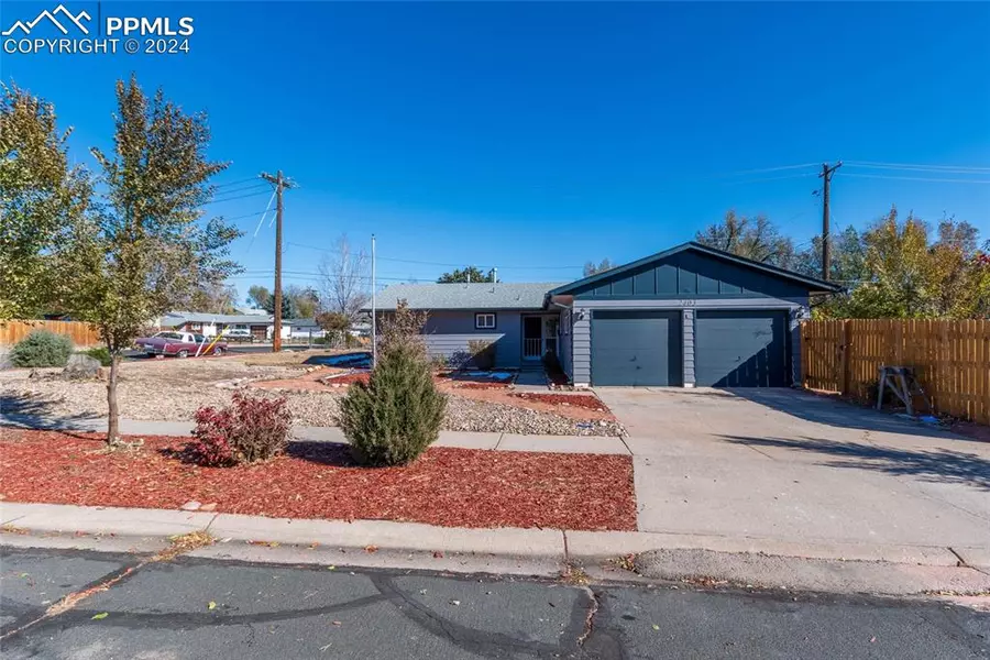 2403 Bandelier DR, Colorado Springs, CO 80910