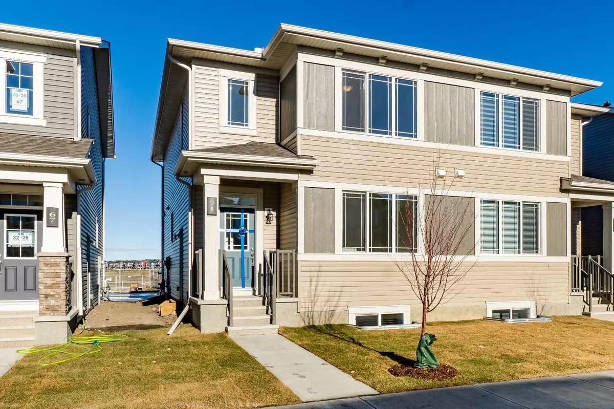 Calgary, AB T4B 3P5,71 CARRINGFORD RD Northwest