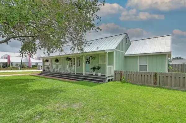 718 N Magnolia, Rockport, TX 78382