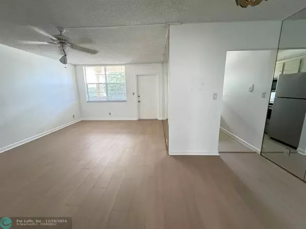 Pompano Beach, FL 33062,2400 NE 10th St  #208