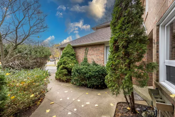 Oakville, ON L6M 1J3,1177 Potters Wheel CRES