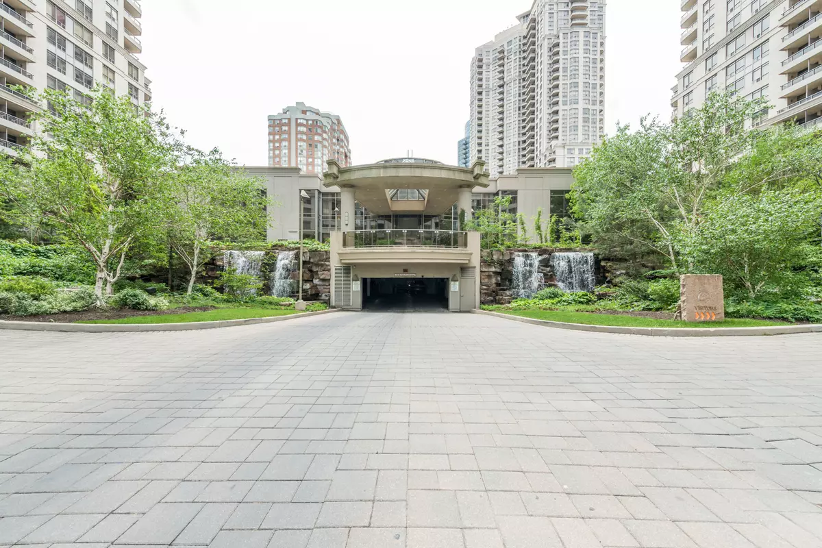 Mississauga, ON L5B 4P5,3888 Duke Of York BLVD #121