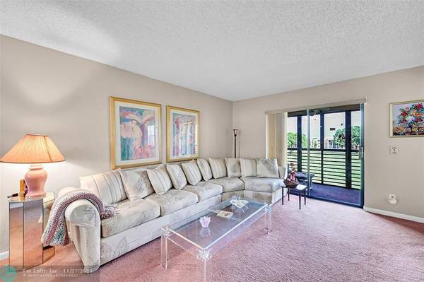 10101 Sunrise Lakes Blvd  #305, Sunrise, FL 33322