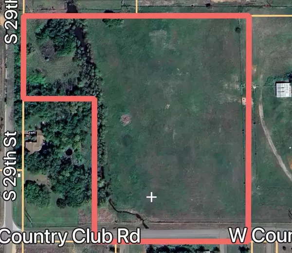 W Country Club Road, Chickasha, OK 73018