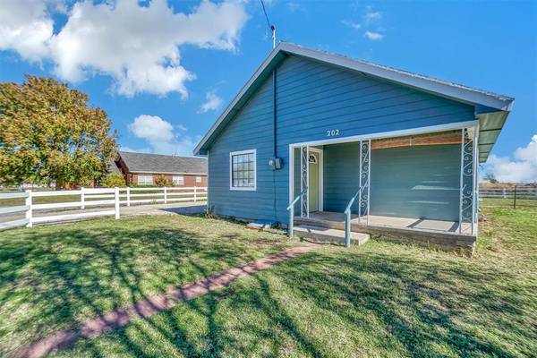 202 Poplar Street, Martha, OK 73556