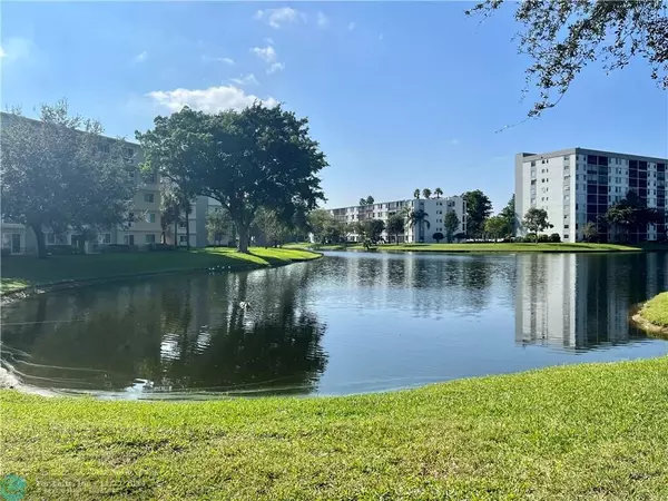 2216 N Cypress Bend Dr  #210, Pompano Beach, FL 33069