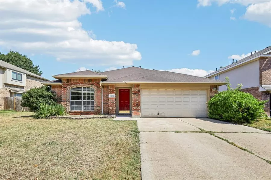 728 Cardinal Drive, Saginaw, TX 76131