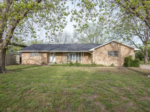 4918 Ben Day Murrin Road, Fort Worth, TX 76126