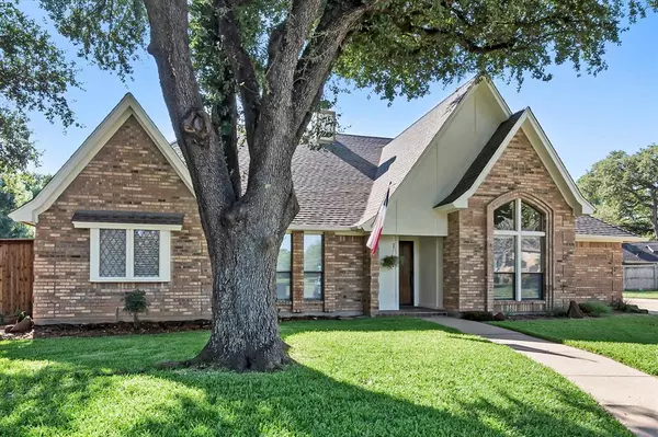 1108 Pebble Beach Court,  Mansfield,  TX 76063