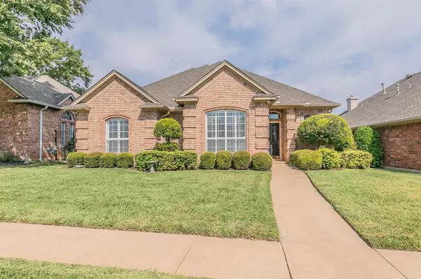 3205 Lake Oak Drive, Arlington, TX 76017