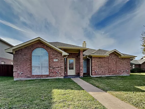 225 Sandlewood Lane, Cedar Hill, TX 75104