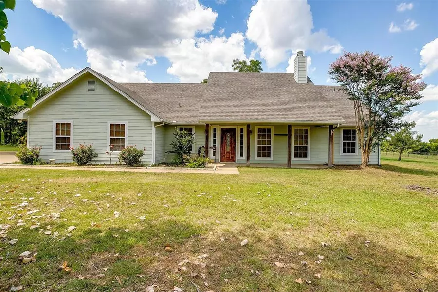 229 Trailwood Drive, Joshua, TX 76058