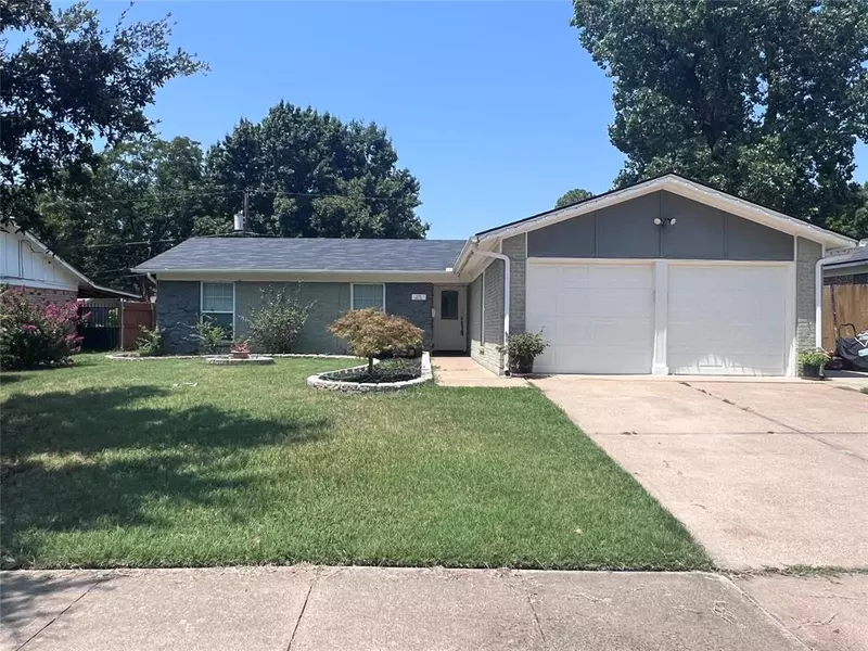 1716 Barron Lane, Fort Worth, TX 76112