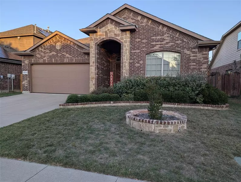 8116 Misty Water Drive, Fort Worth, TX 76131