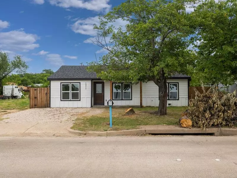 5913 Wichita Street, Forest Hill, TX 76119