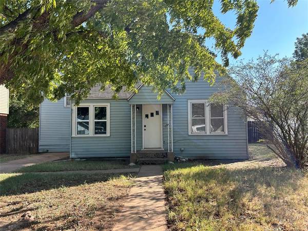 717 S 7th Street, Clinton, OK 73601