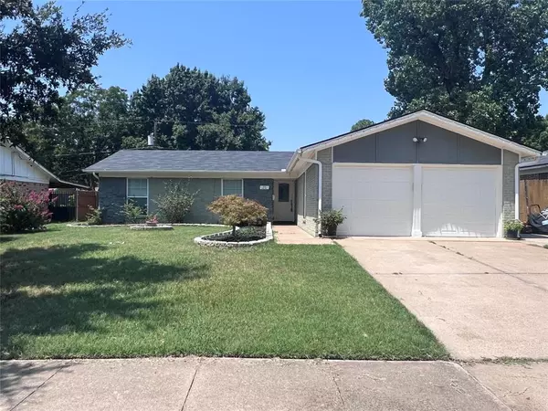 1716 Barron Lane,  Fort Worth,  TX 76112