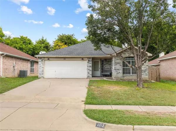 2012 Brownwood Avenue, Grand Prairie, TX 75052