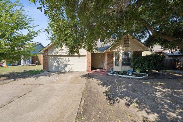 411 Benjamin Lane, Arlington, TX 76002