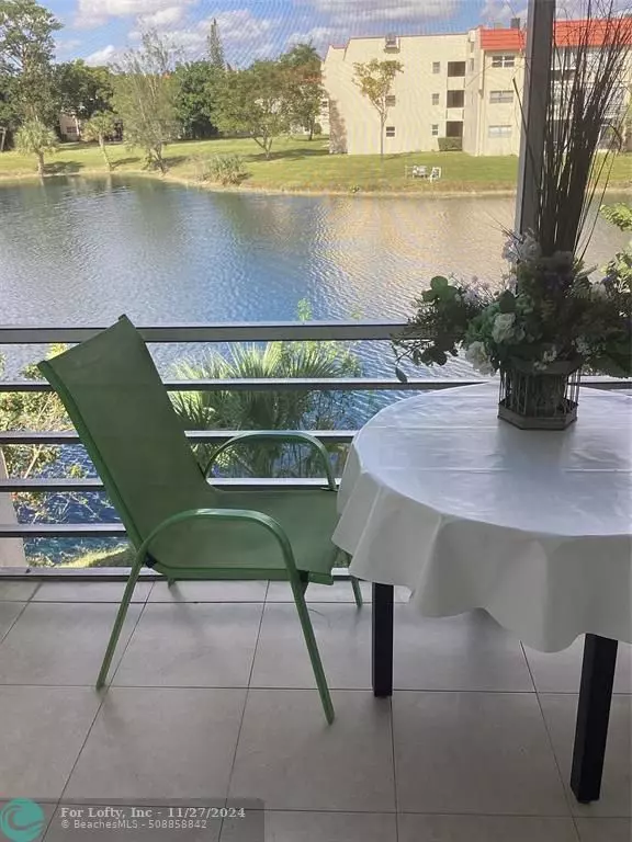 Fort Lauderdale, FL 33322,3001 Sunrise Lakes Dr  #207