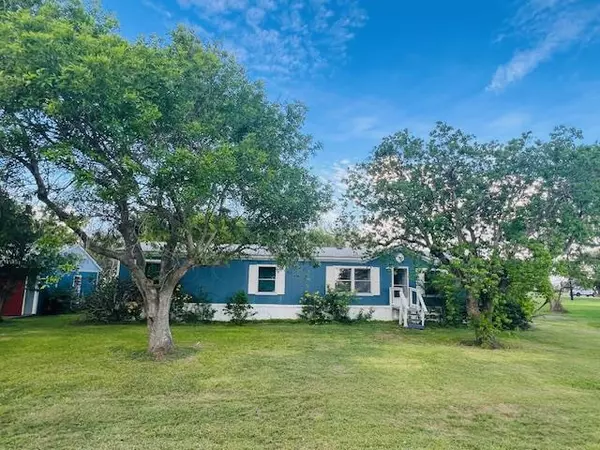 509 Vandenberge St., Austwell, TX 77950