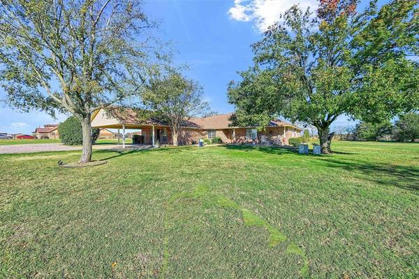 Whitesboro, TX 76273,239 W Line Road