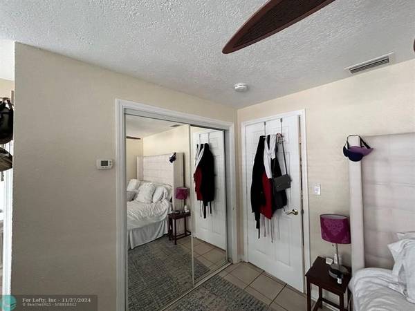 Lauderdale By The Sea, FL 33308,4637 N Ocean Dr  #10