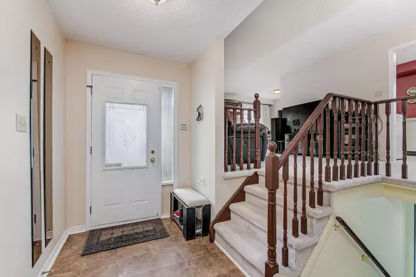 Barrie, ON L4N 5B8,63 Bronte CRES