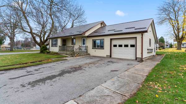 Lambton Shores, ON N0N 1J0,41 James ST N