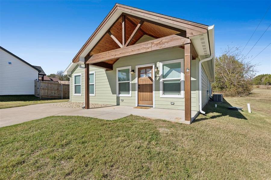 2604 San Gabriel Drive, Granbury, TX 76048