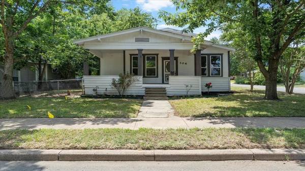 306 SW 7th Street SW, Paris, TX 75460