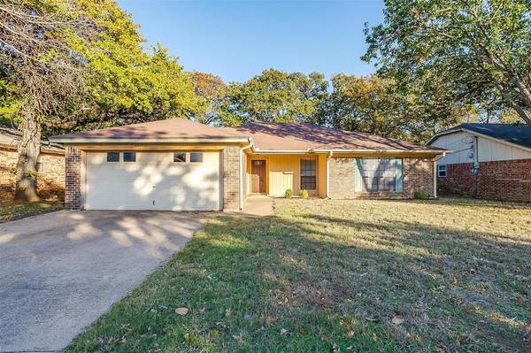 6011 Big Springs Drive, Arlington, TX 76001