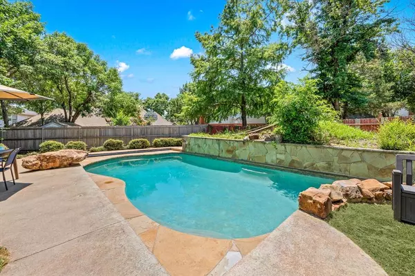 Grapevine, TX 76051,2820 Southshore Drive