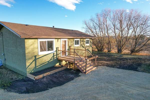 5204 51st Avenue, Alix, AB T0C 0B0