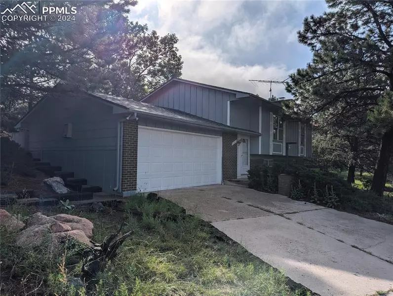 5215 Diamond DR, Colorado Springs, CO 80918