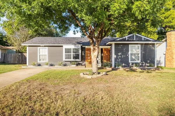 334 NW Lorna Street, Burleson, TX 76028