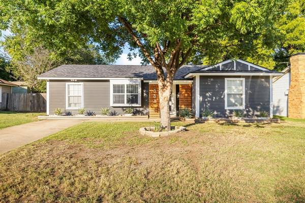 334 NW Lorna Street,  Burleson,  TX 76028