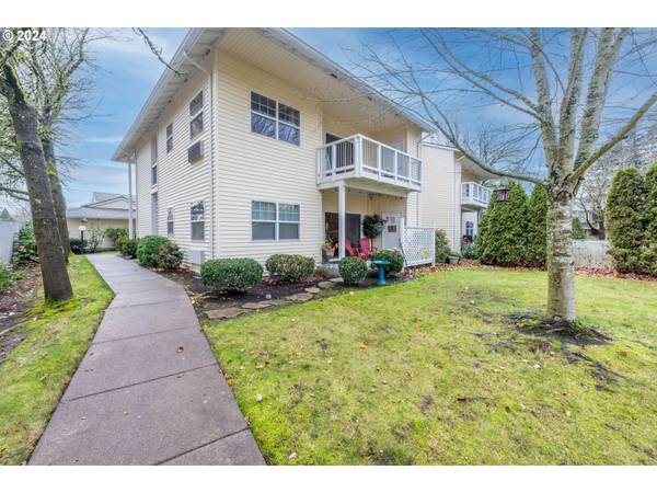 1104 NE PALMBLAD DR #301, Gresham, OR 97030