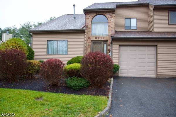 35 Castle Ridge Dr, East Hanover Twp., NJ 07936